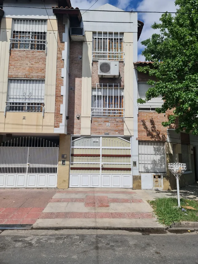 Casa tríplex de 3 ambientes en venta en Ramos Mejía, Pueyrredón 2200, foto 2