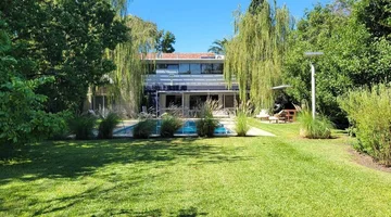 Moderna Casa de Diseño en Don Torcuato Lote 1000m
