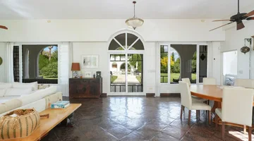 Vende Casa de Campo con gran parque (CamposdeRoca)