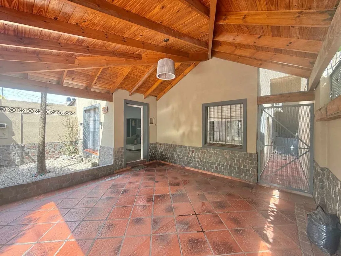 Casa en venta en Castelar, foto 3