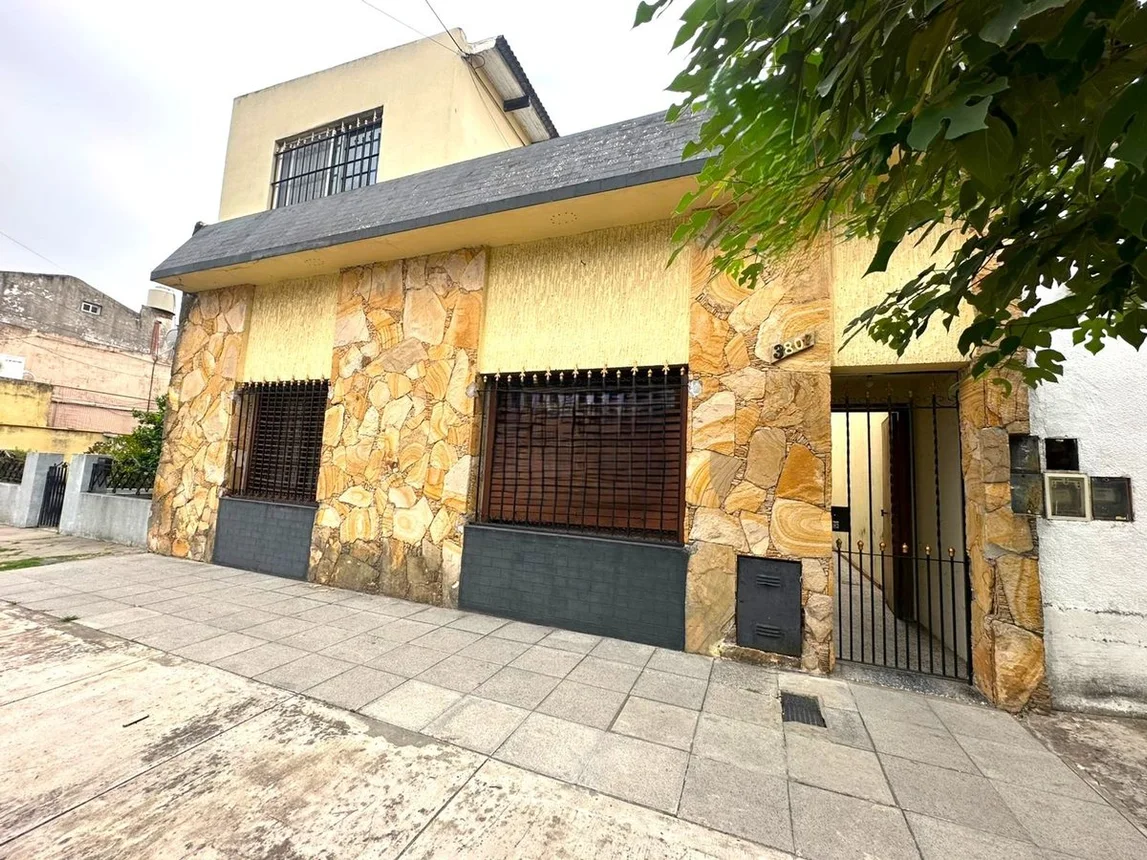 Casa de 4 ambientes en venta en Remedios de Escalada, Diógenes Taborda 3800, foto 2