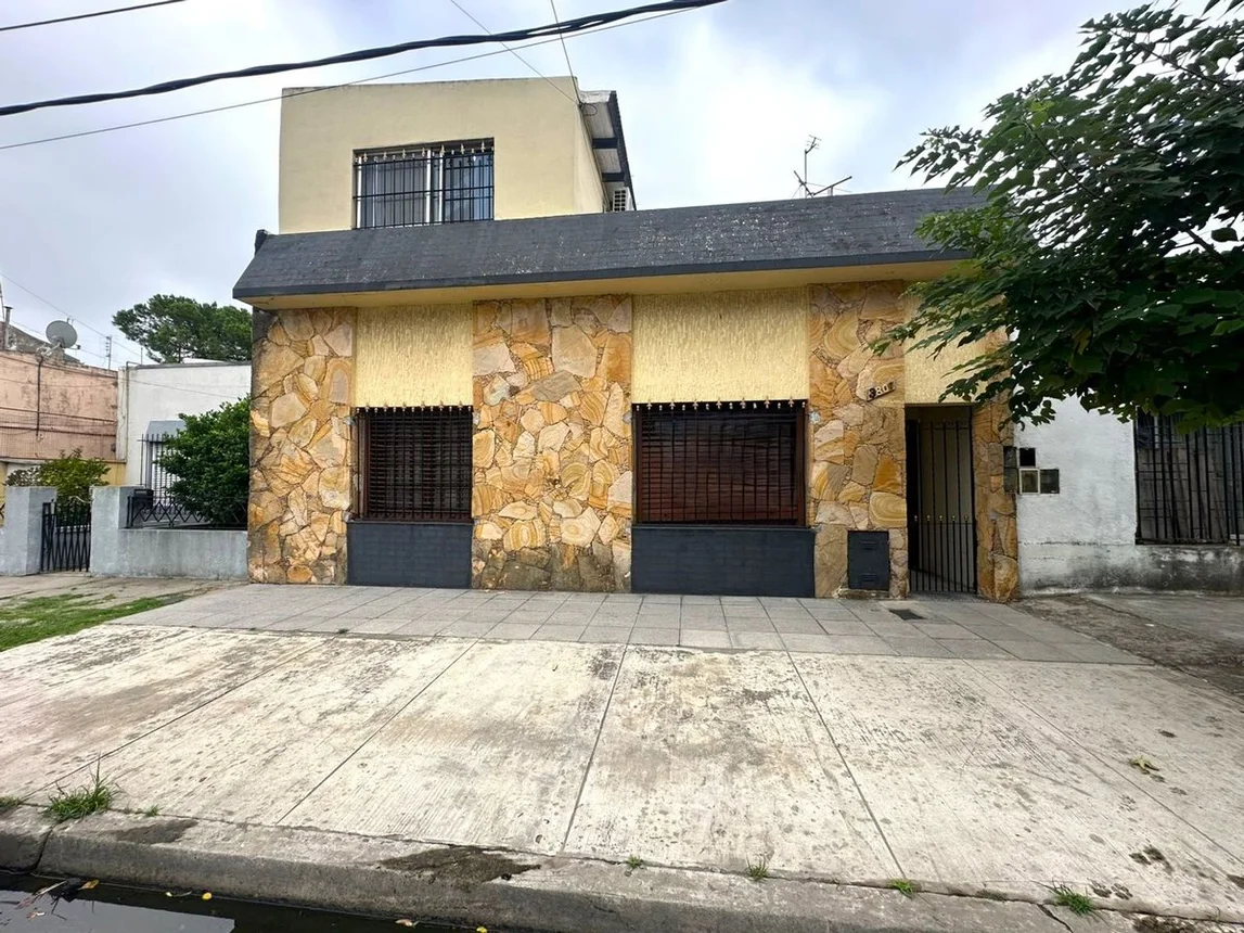 Casa de 4 ambientes en venta en Remedios de Escalada, Diógenes Taborda 3800, foto 3