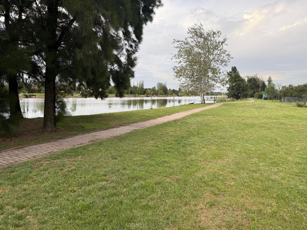 Foto 4 — LOTE EN VENTA CON VISTA AL LAGO 1503 M2