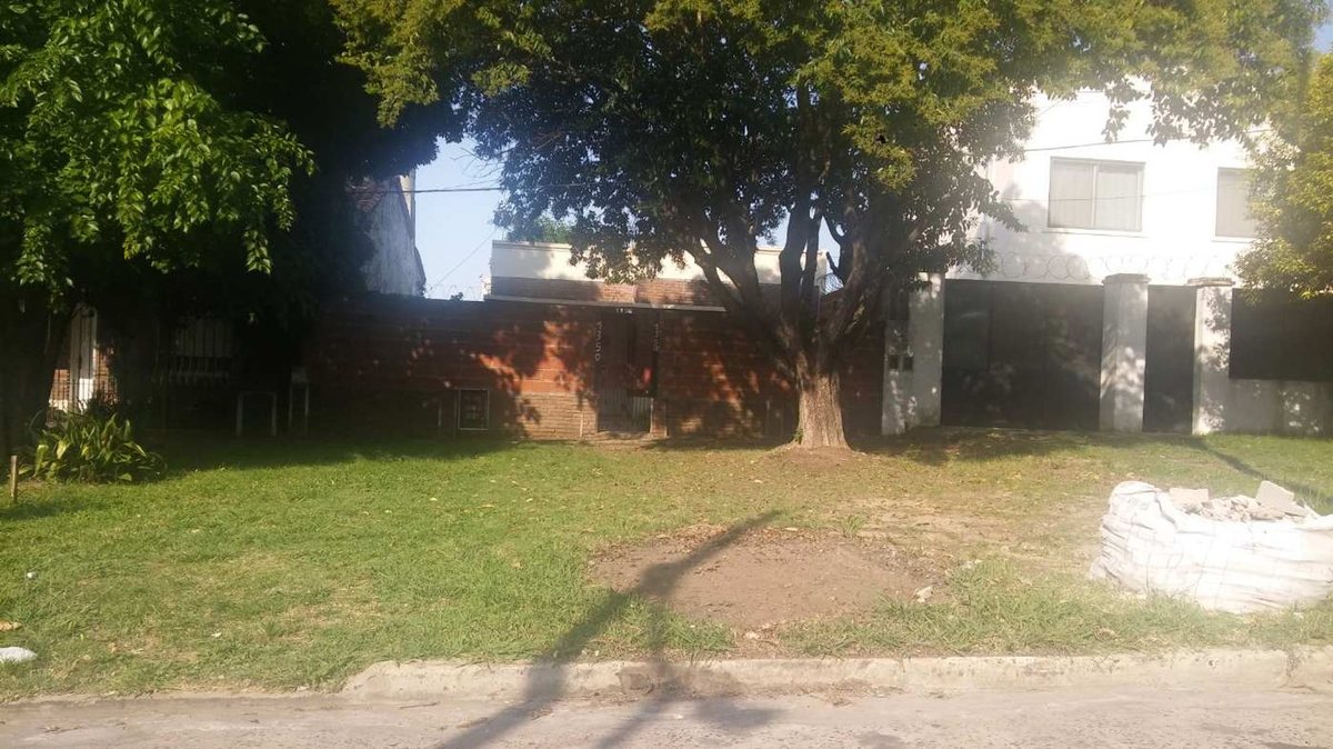 Casita, gran lote c/ plano para 12 deptos.Aprobado