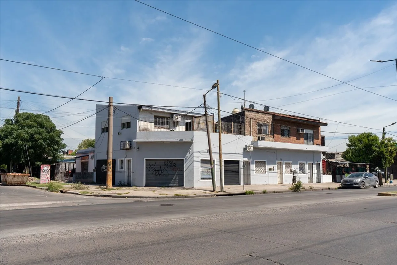 Casa de 7 ambientes en venta en Temperley, Avenida Teniente General Donato Álvarez 200, foto 5
