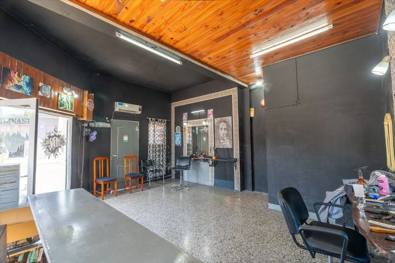 Casa de 7 ambientes en venta en Temperley, Avenida Teniente General Donato Álvarez 200