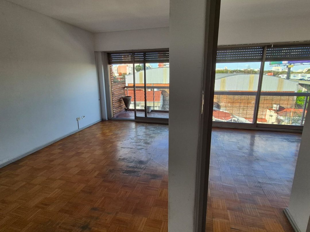 VENTA DEPTO 2 AMB PARQUE CHACABUCO FRENTE BALCON