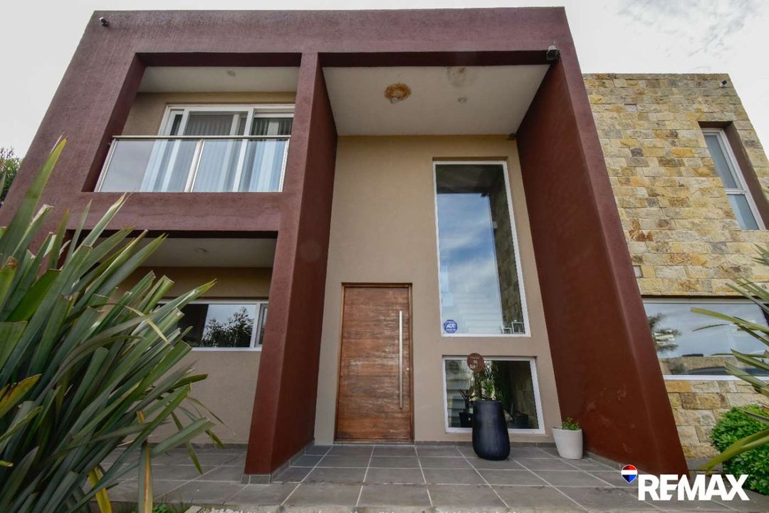 CASA 4 AMBIENTES EN VENTA LA ALAMEDA CANNING