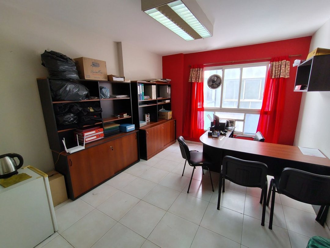 VENTA OFICINA AMOBLADA - SAN NICOLAS