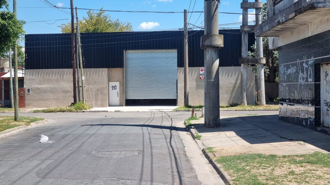 VENTA GALPON HURLINGHAM PERMUTA A ESTRENAR