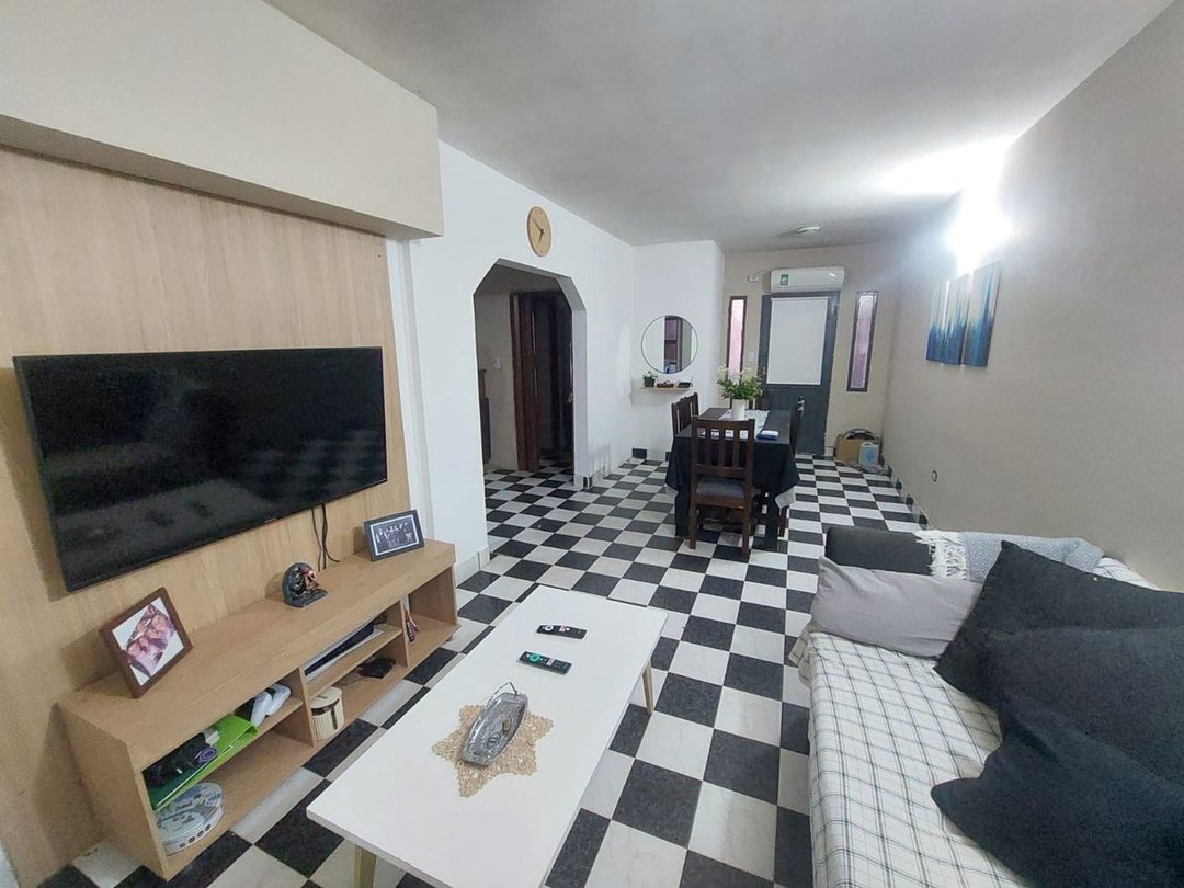 VENTA CASA + DPTOS A REFACCIONAR