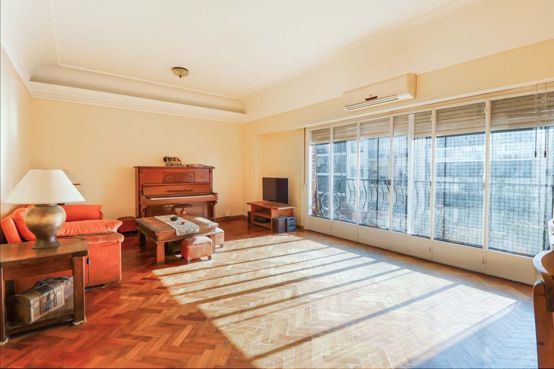 Venta Semipiso 4 Ambientes y Dependencia Balcon