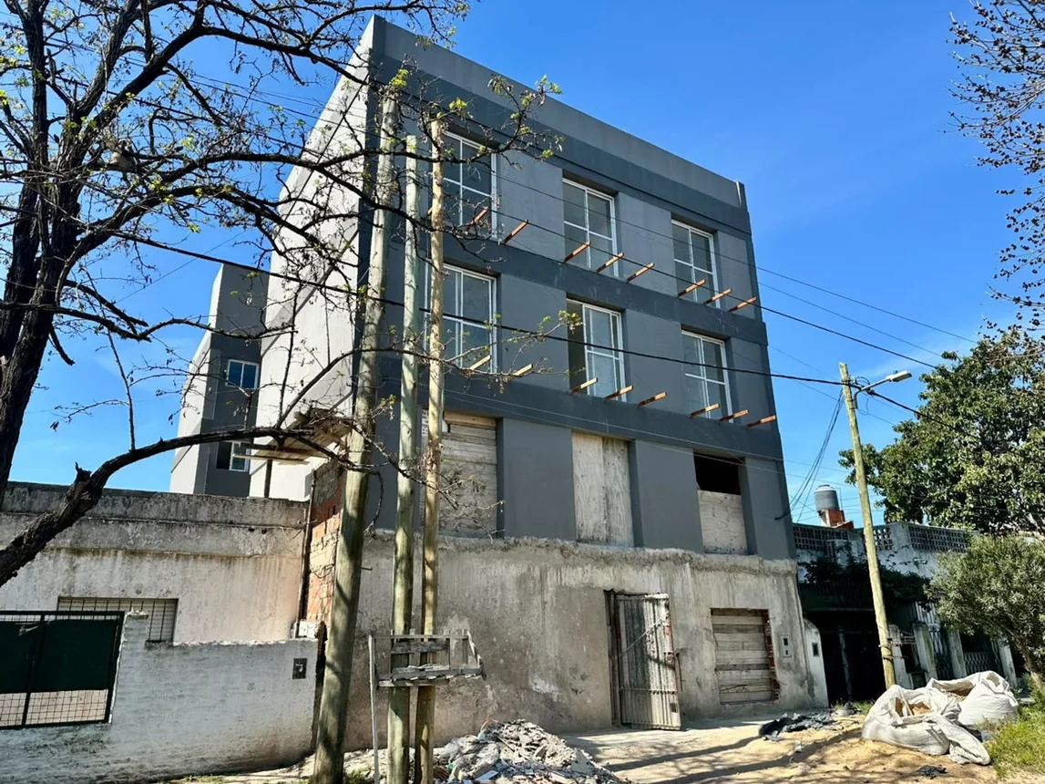 Departamento en venta en Luis Guillón