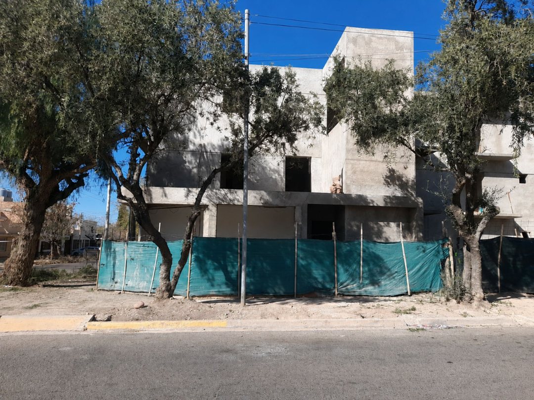 VENTA DE LOCAL COMERCIAL A ESTRENAR GODOY CRUZ