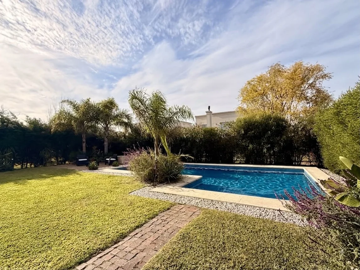Casa en venta en Quilmes, foto 3