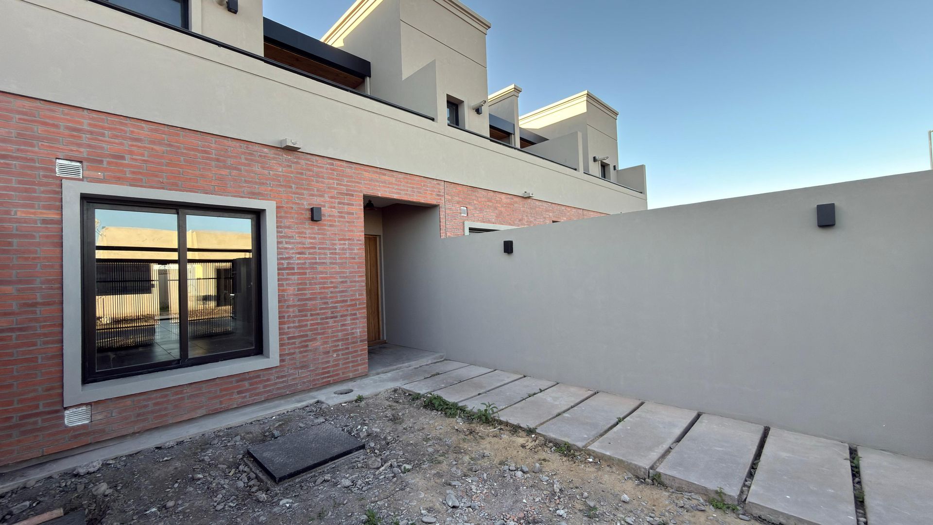 CASA 2 DORMVENTA ZONA CIRCUNVALACION OESTE - foto 2
