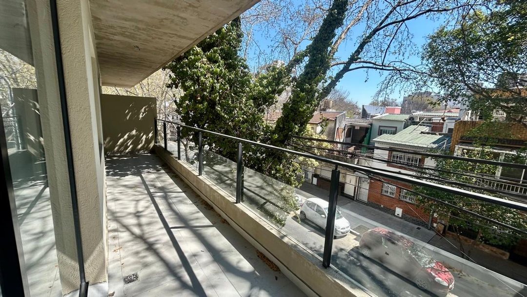 3 AMB VENTA PARQUE CHAS CON BALCON Y BAULERA
