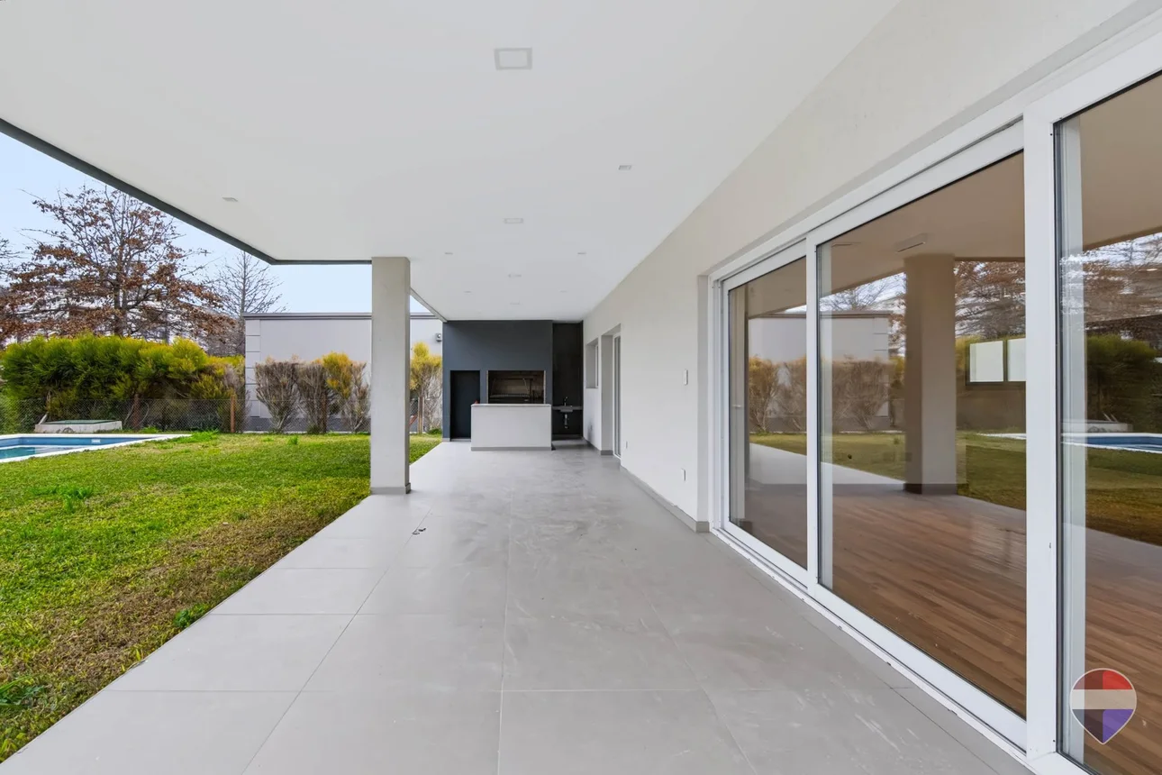 Casa de 4 ambientes en venta en Berazategui, Autopista Doctor Ricardo Balbín 1700, foto 3