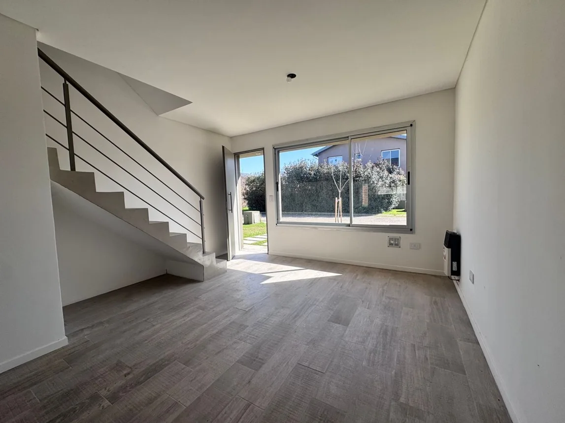 Dúplex en venta en Del Viso, foto 2