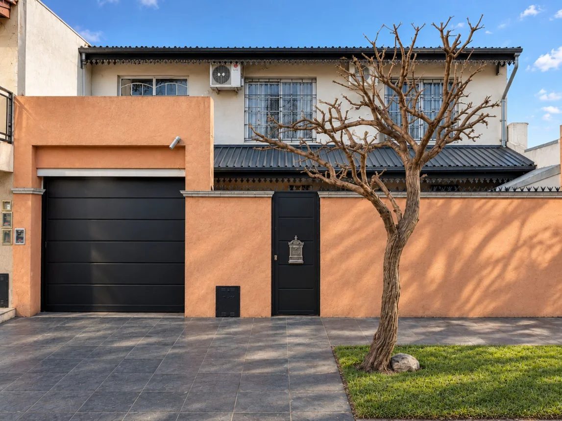 Venta casa 5 ambientes cochera quincho apcredito, foto 1
