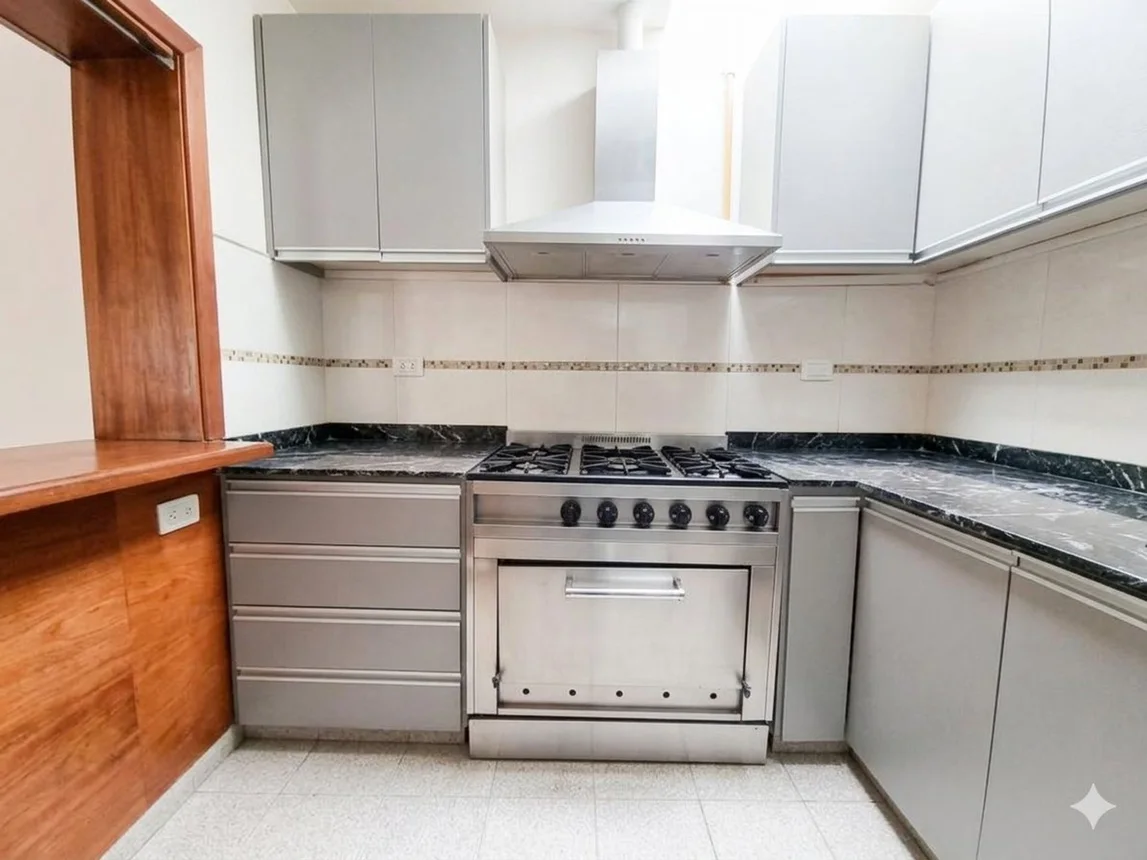 PH de 6 ambientes en venta en Lomas del Mirador, Cavia 700, foto 2
