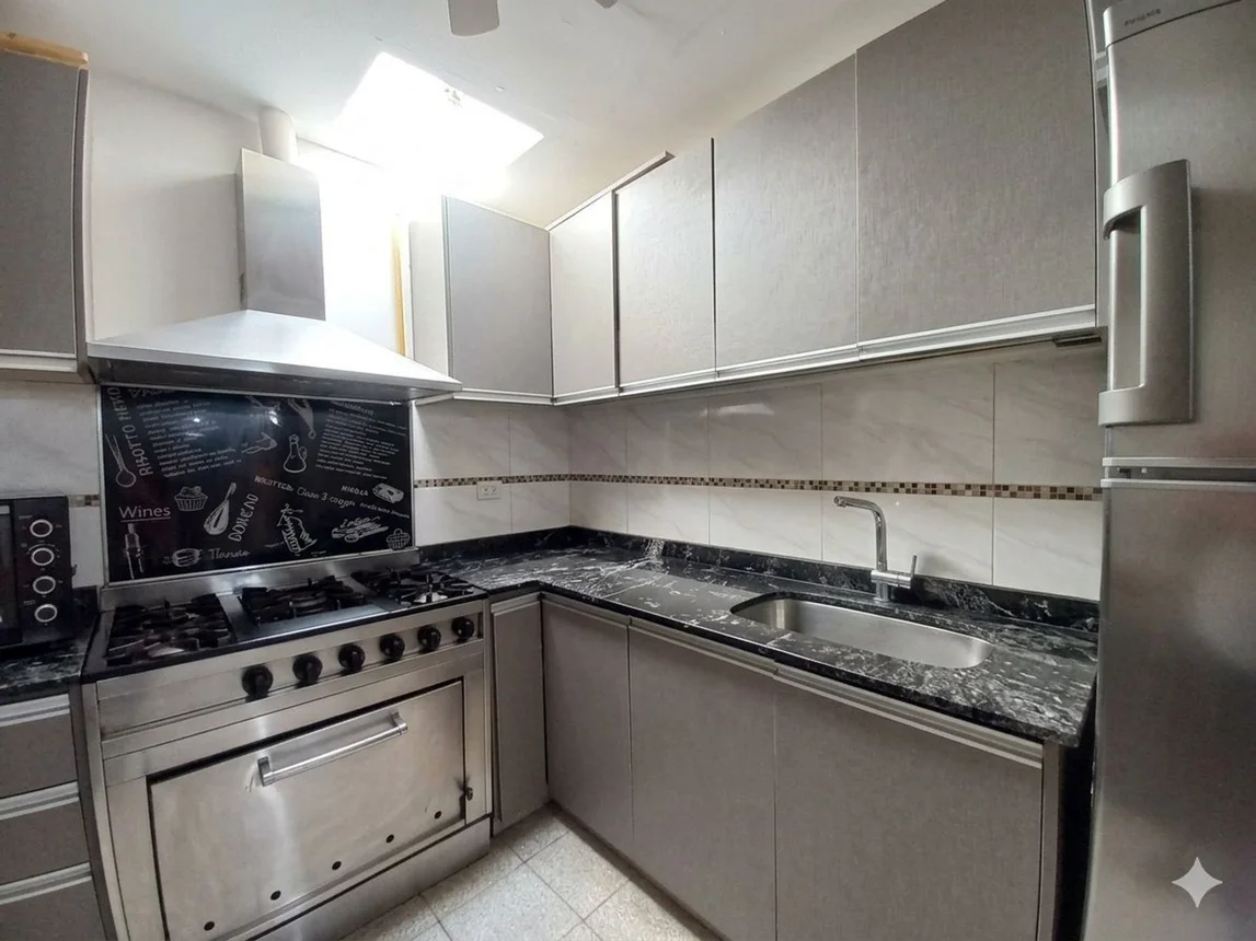 PH de 6 ambientes en venta en Lomas del Mirador, Cavia 700, foto 3