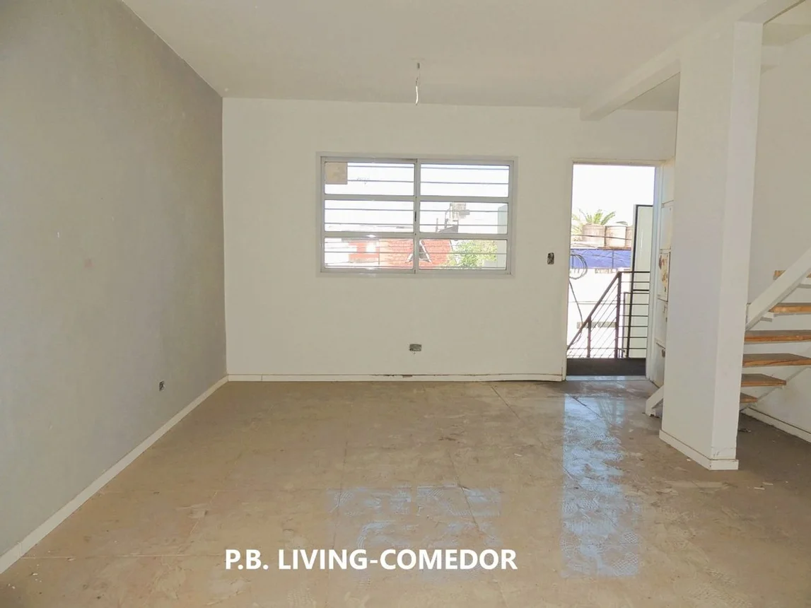 Dúplex de 3 ambientes en venta en Lomas del Mirador, Larrea 3000, foto 2