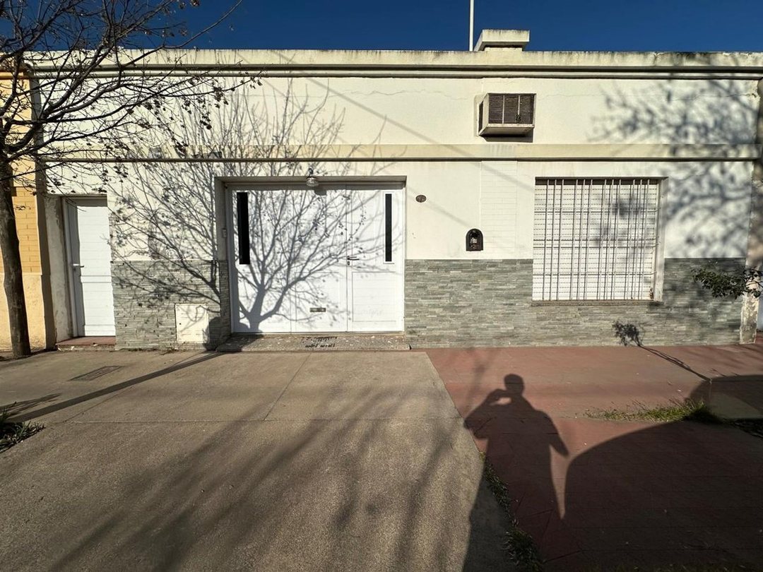 VENTA CASA 3 DORMITORIOS BARRIO SARMIENTO