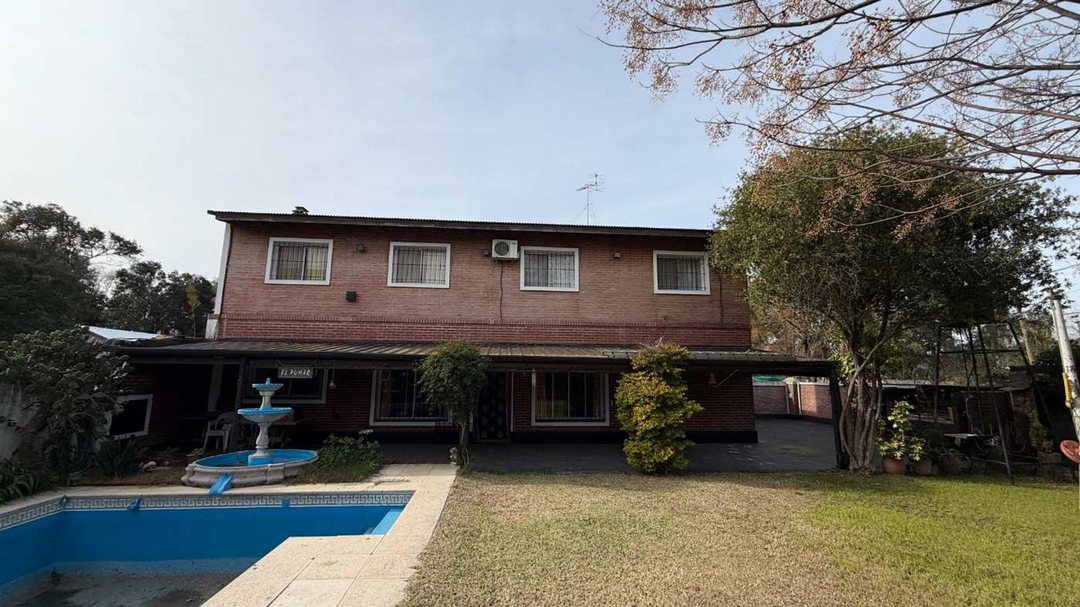 Casa en venta Pilar - Con piscina y gran lote