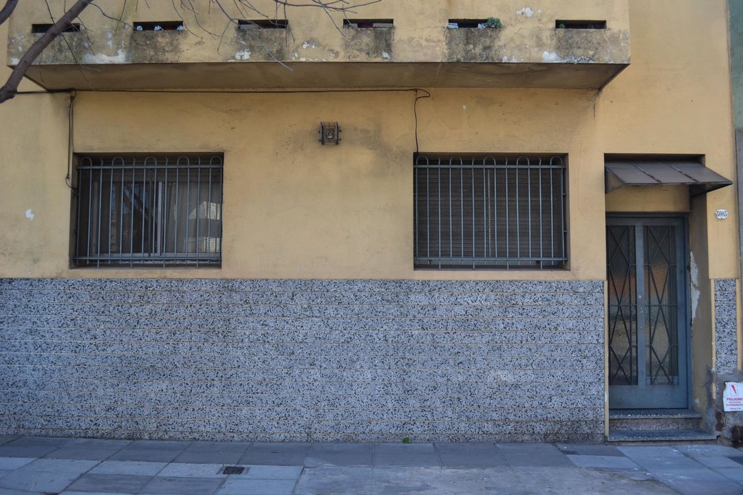 VENTA PH 2AMB C/PATIO+TERRAZA SOBRE CALLE INCLAN