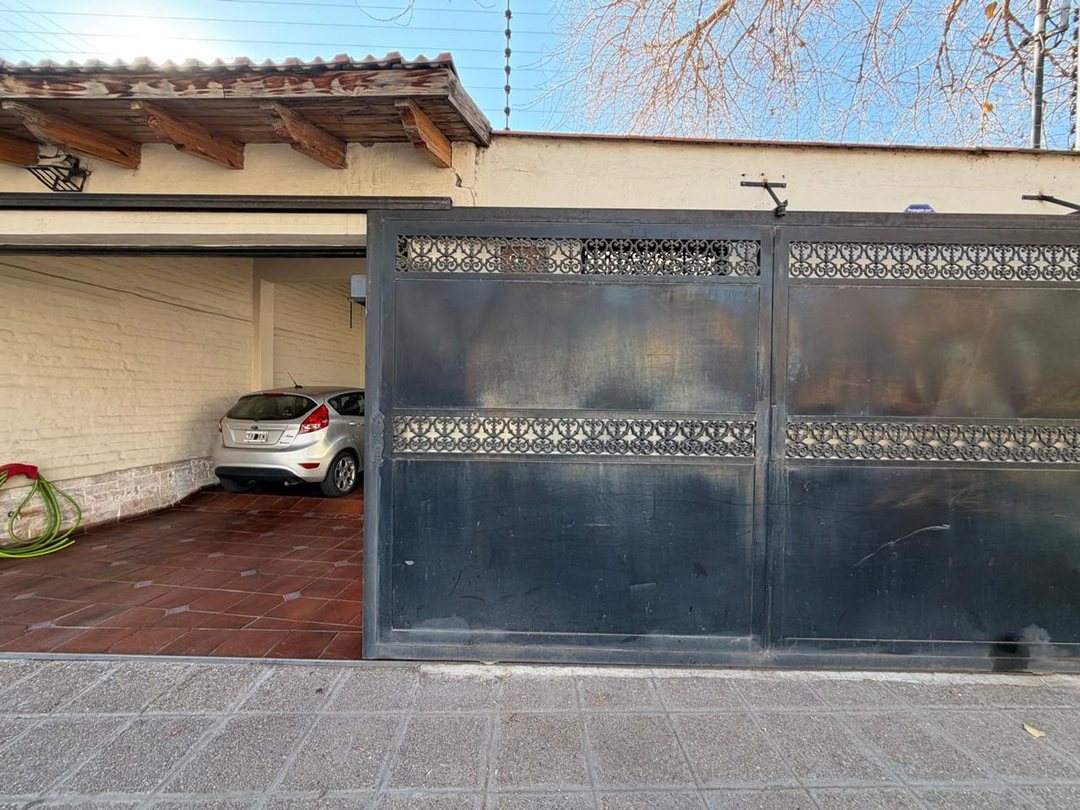 VENTA CASA EXCELENTE ESTADO CON PILETA