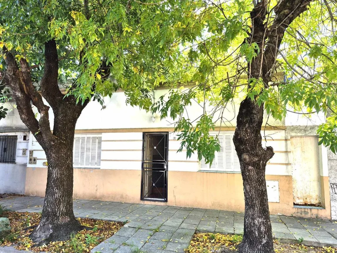 Casa en venta en Lanús Oeste, foto 2