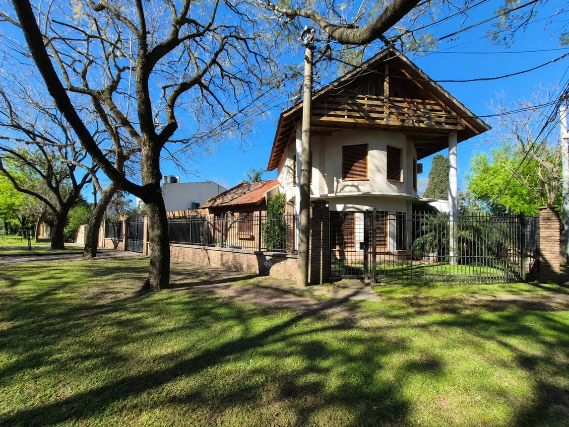 Casa de 5 ambientes en venta en Rosario, Tarragona Bis 600