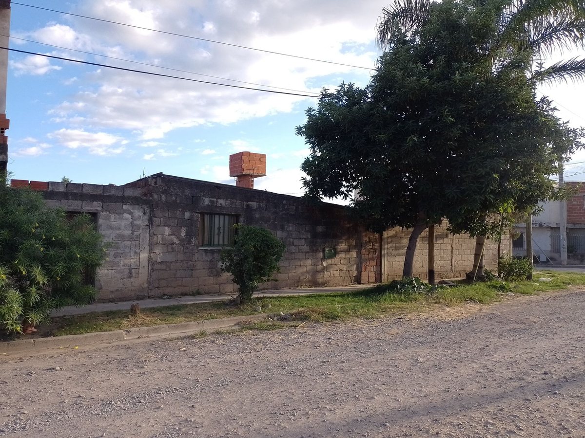 CASA VENTA VILLA ASUNCION ZONA OESTE EN ESQUINA - foto 8