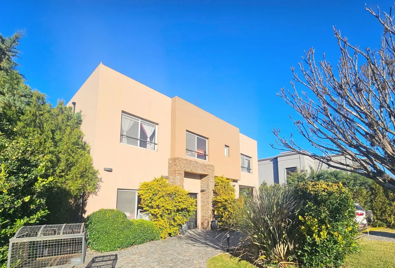 Casa de 5 ambientes en venta en General Rodríguez, Andres Chazarreta 1100