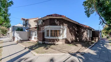 VENTA Casa 4 ambientes con jardín en LA LUCILA