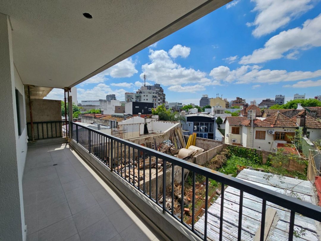 Venta 3 Ambientes 2 baños Comp. Balcón Coghlan