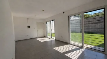 VENTA DÚPLEX 3 DORM CON PATIO Y COCHERA SALDAN