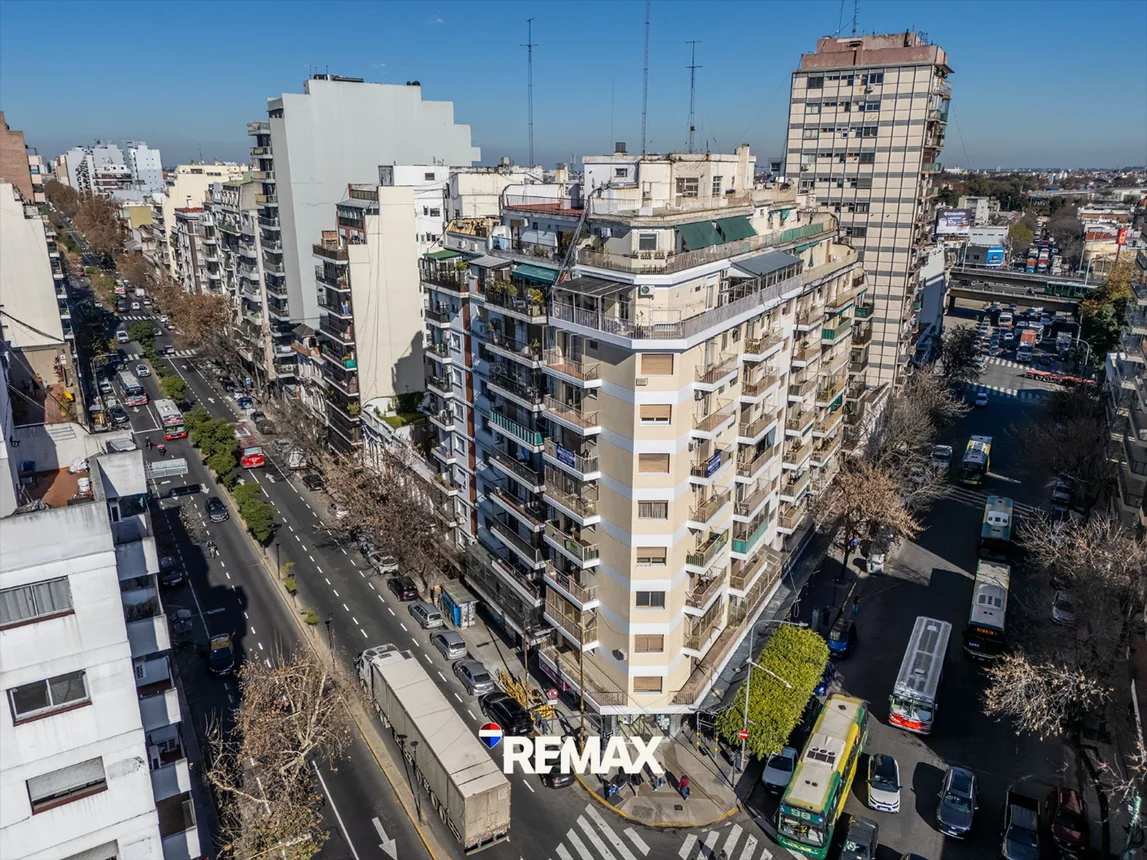 Departamento de 3 ambientes en venta en Barracas, Avenida Montes de Oca 900, foto 2