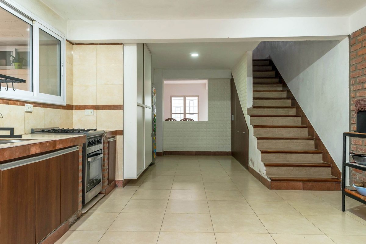 CASA VENTA ZONA NORTE B° MIRASOLES 6 DORM - foto 7