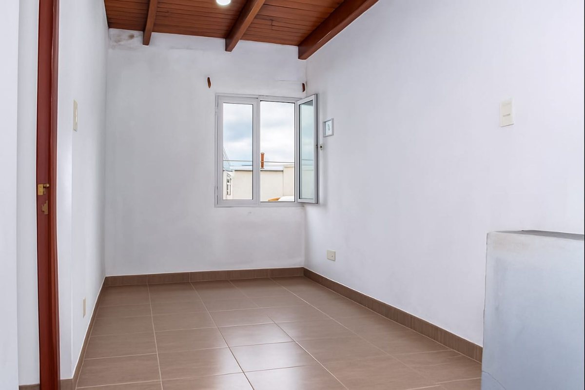 CASA VENTA ZONA NORTE B° MIRASOLES 6 DORM - foto 13