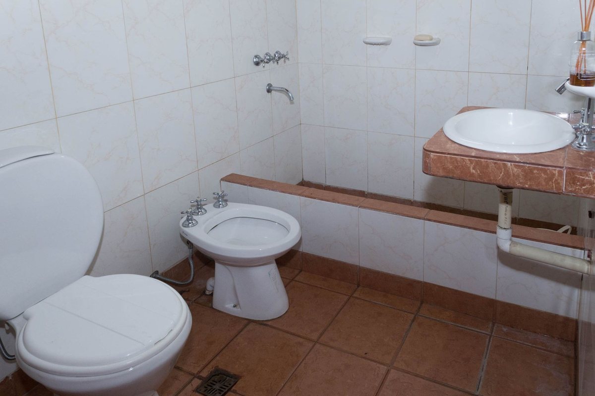 CASA VENTA ZONA NORTE B° MIRASOLES 6 DORM - foto 8