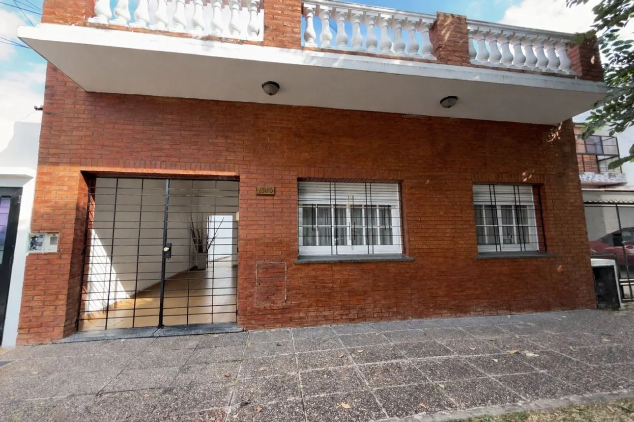 Casa de 4 ambientes en venta en Wilde, Martín Fierro 1100