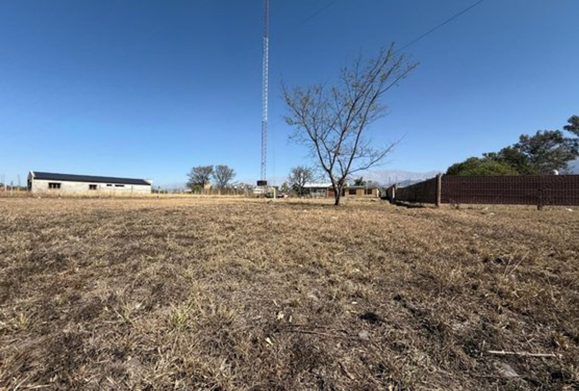 TERRENO DE 864M2 EN VENTA LOS ROBLES ZONA SAN LUIS — foto 4
