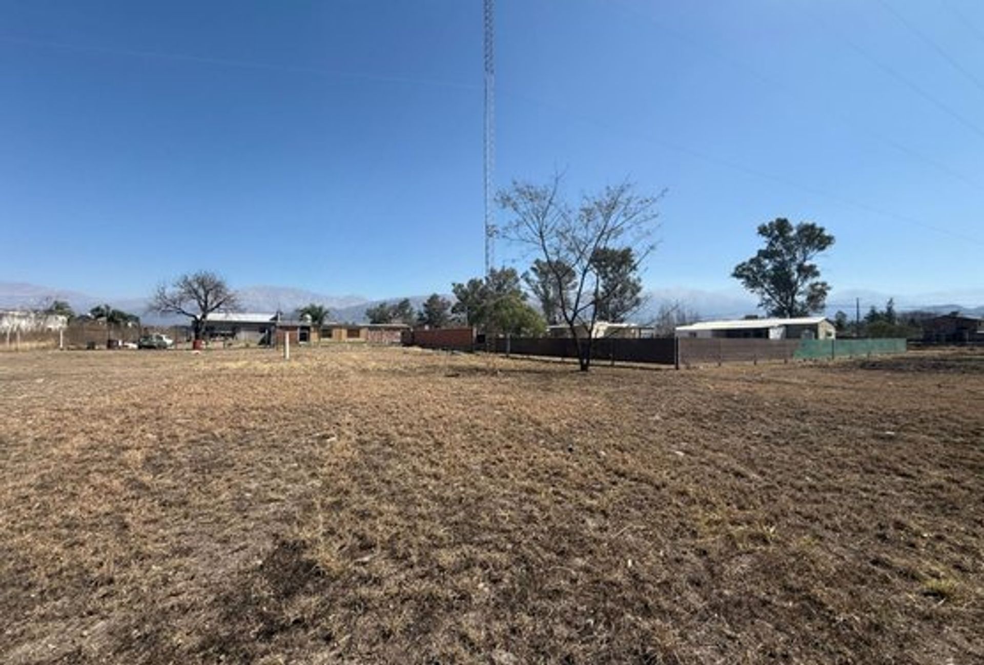 TERRENO DE 864M2 EN VENTA LOS ROBLES ZONA SAN LUIS — foto 5