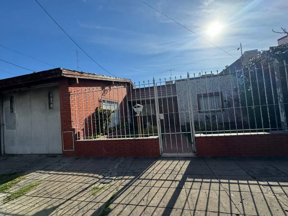 Casa en venta en Isidro Casanova, foto 5