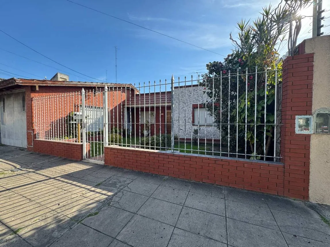 Casa en venta en Isidro Casanova