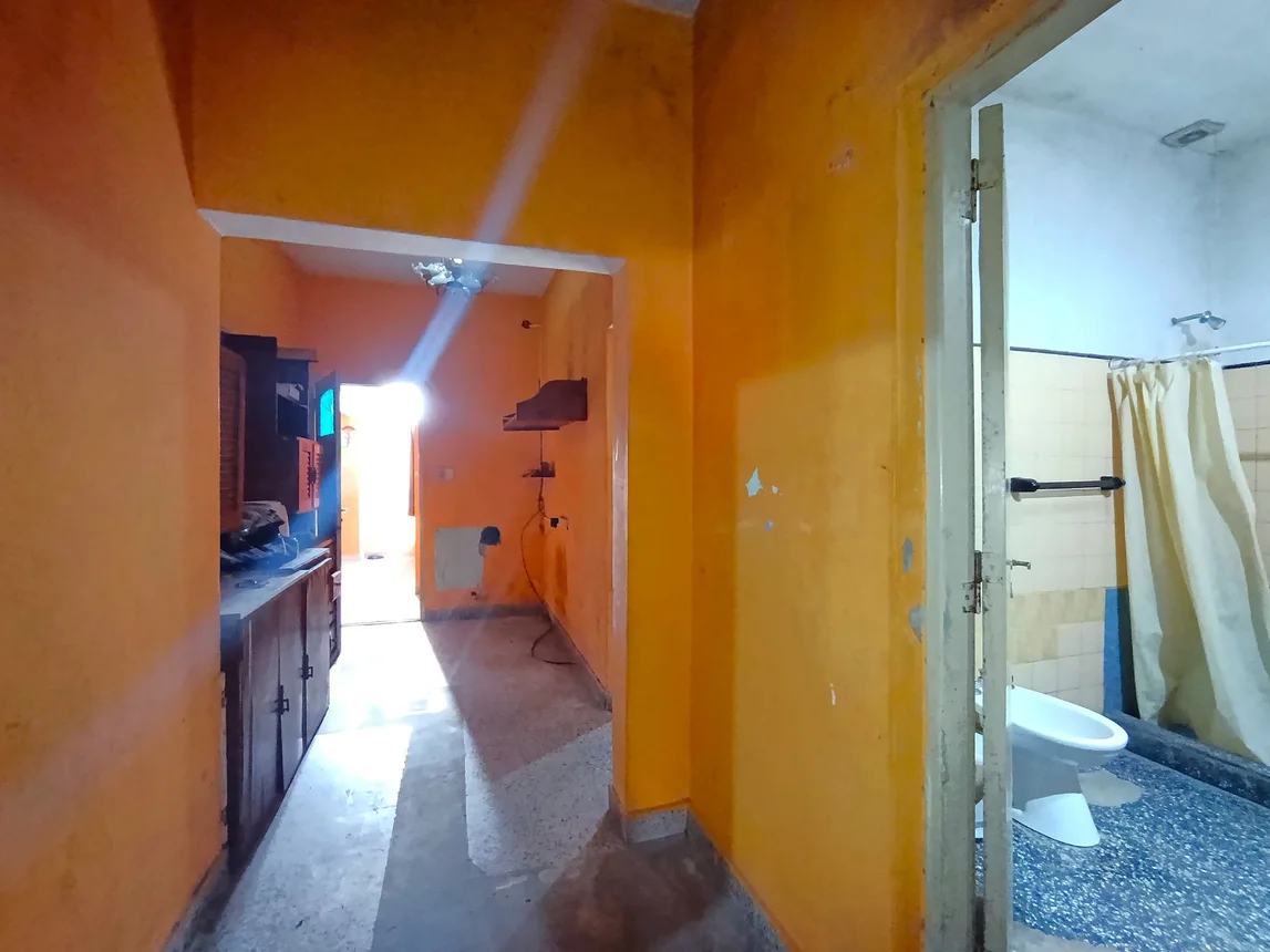 Casa de 5 ambientes en venta en Villa Luzuriaga, Colonia 900, foto 5