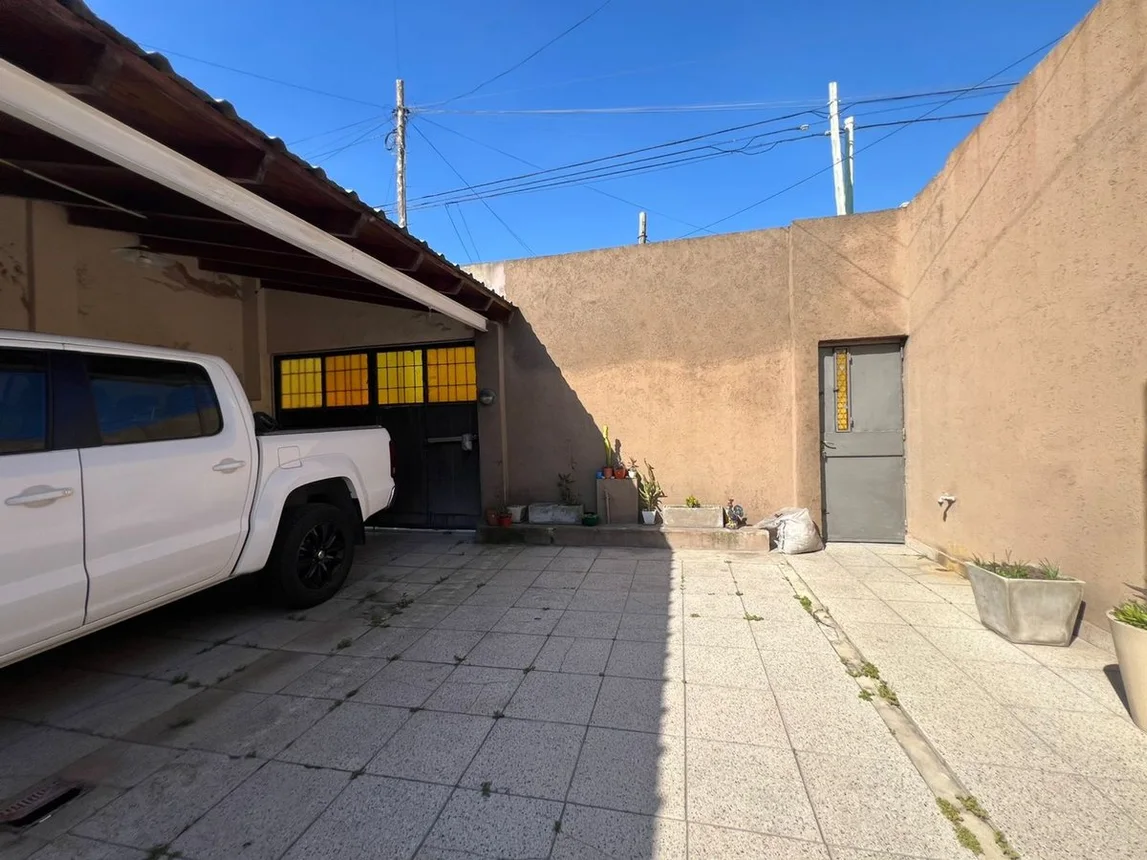 Casa de 5 ambientes en venta en Temperley, Juncal 2200, foto 5