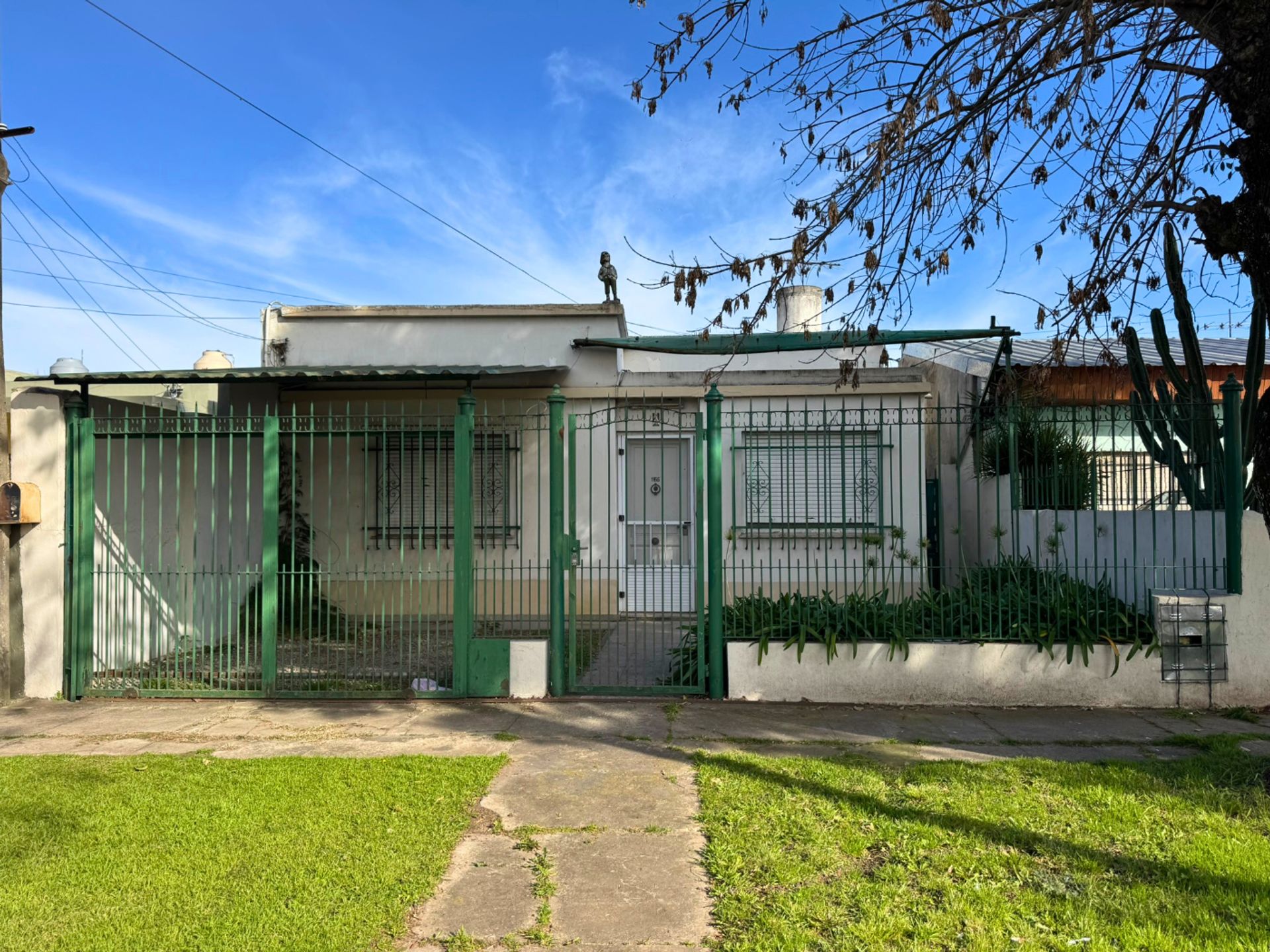 CASA EN VENTA 4 AMBIENTES EN LONGCHAMPS